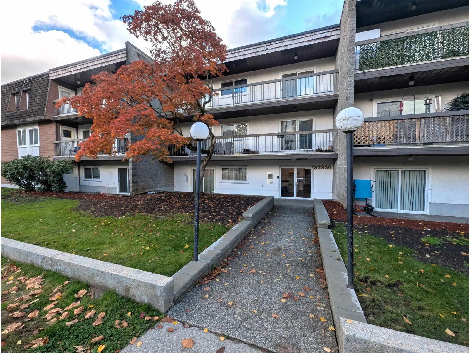 Apartment for rent: 303 33850 Fern Street, Abbotsford, British Columbia V2S 6C3