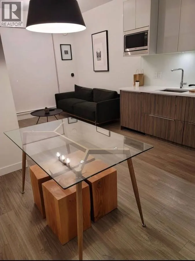 Apartment for rent: 303 379 E Broadway Street, Vancouver, British Columbia V5T 1W6