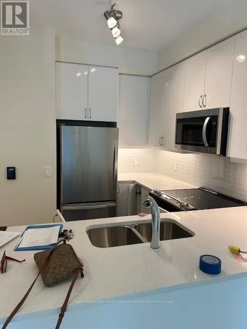 Apartment for rent: 303 - 38 Annie Craig Drive, Toronto, Ontario M8V 0G9