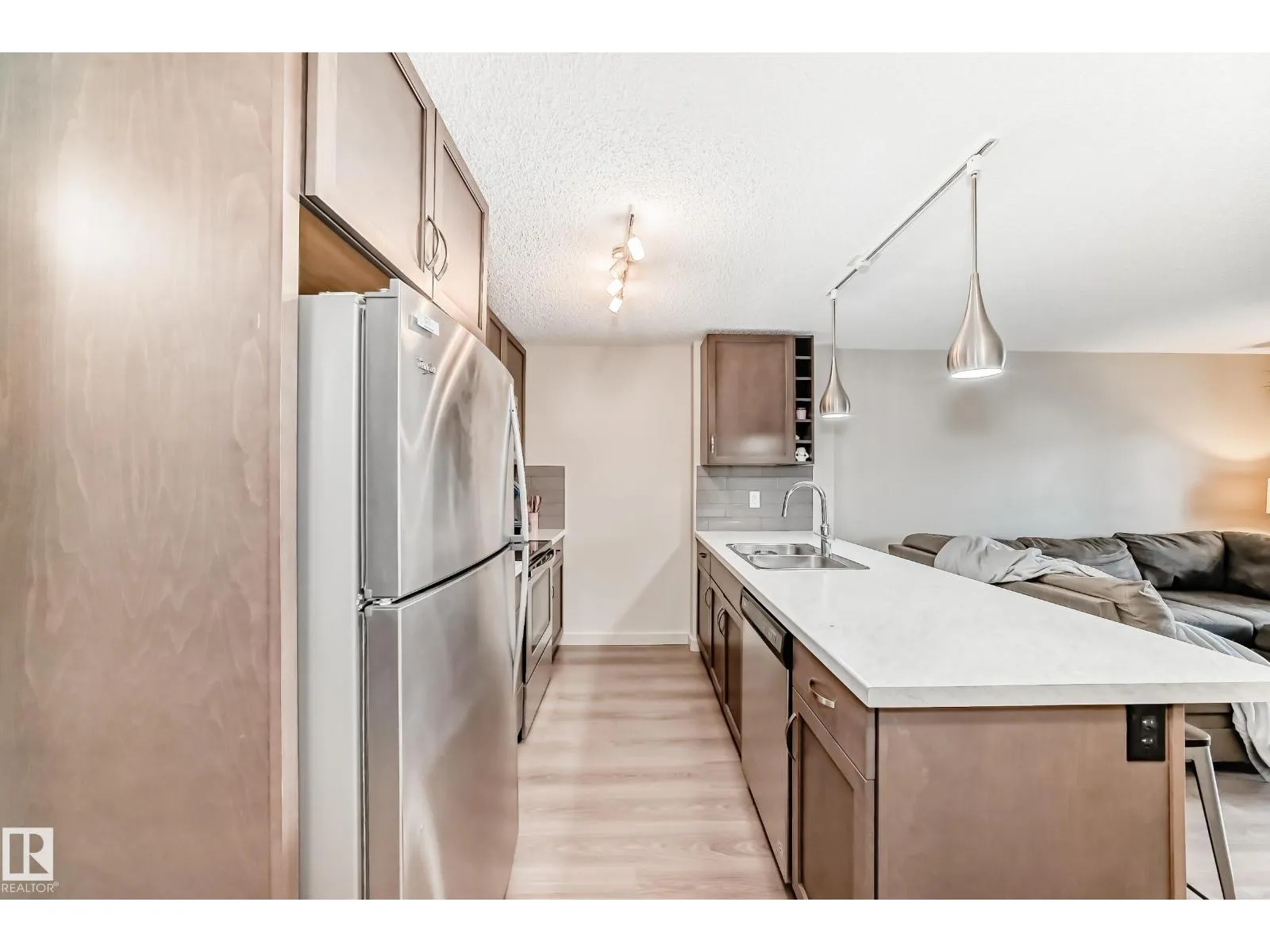 Apartment for rent: #303 4008 Savaryn Dr Sw, Edmonton, Alberta T6X 2E5