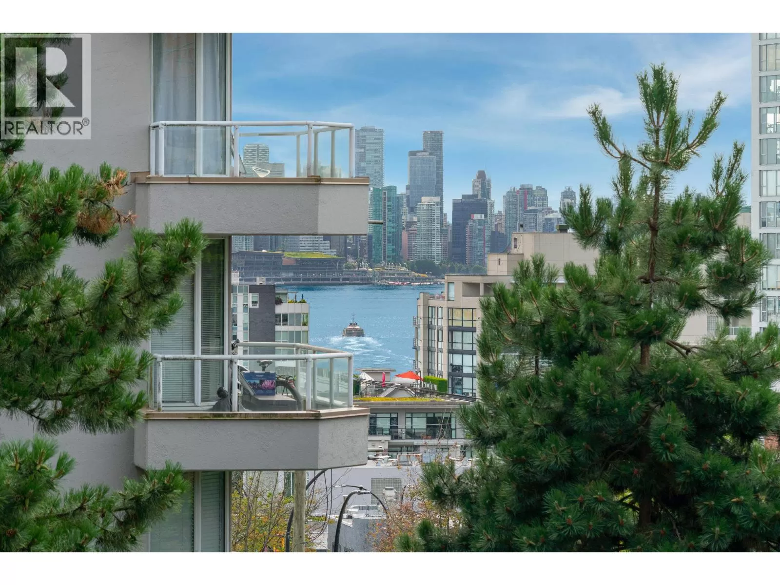 Apartment for rent: 303 444 Lonsdale Avenue, North Vancouver, British Columbia V7M 3H5