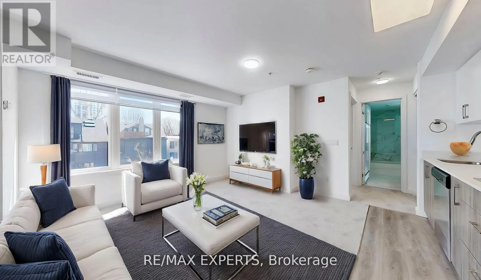 Apartment for rent: 303 - 45 Connaught Avenue, Toronto, Ontario M4L 2V8