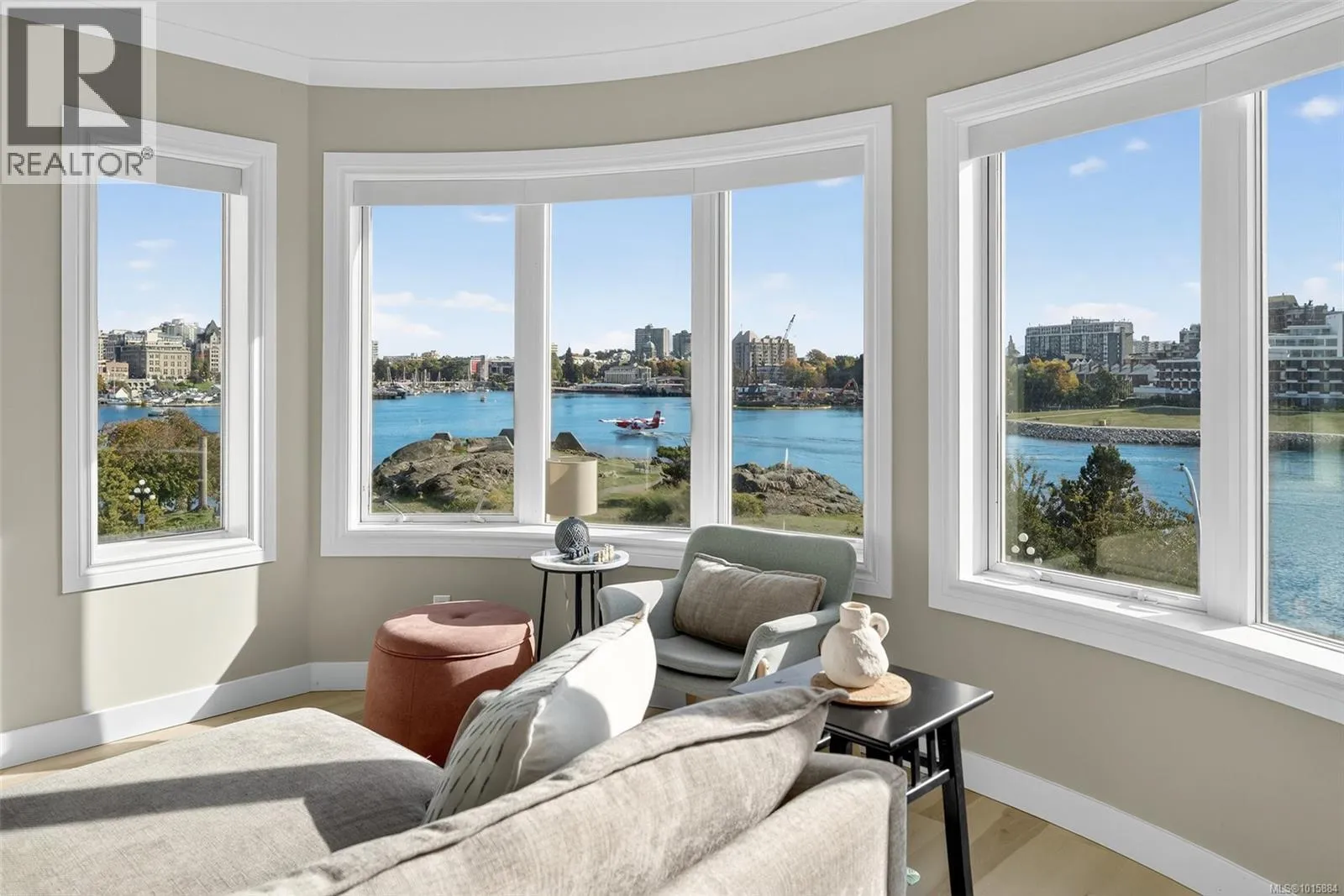 Apartment for rent: 303 50 Songhees Rd, Victoria, British Columbia V9A 7J4