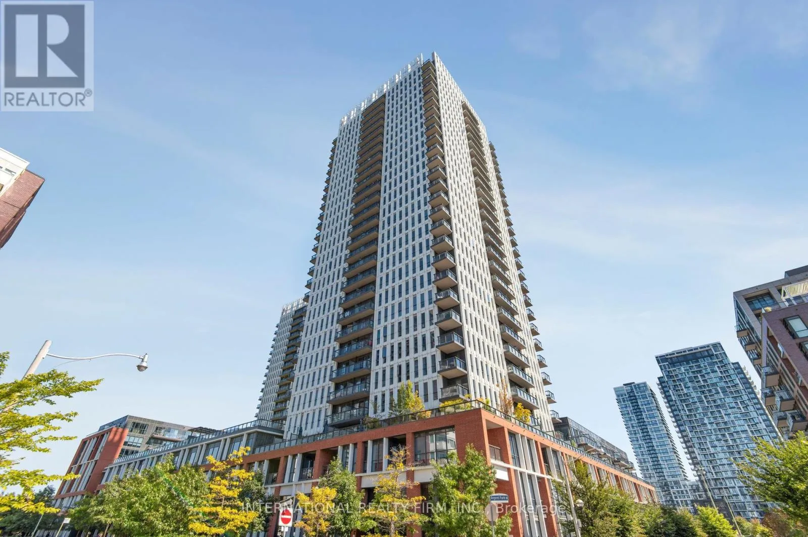 Apartment for rent: 303 - 55 Regent Park Boulevard, Toronto, Ontario M5A 0C2