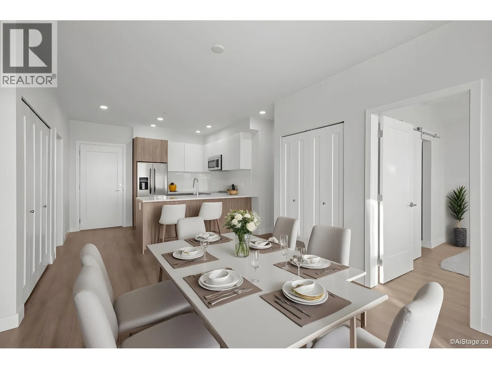 Apartment for rent: 303 5535 Hastings Street, Burnaby, British Columbia V5B 1R2