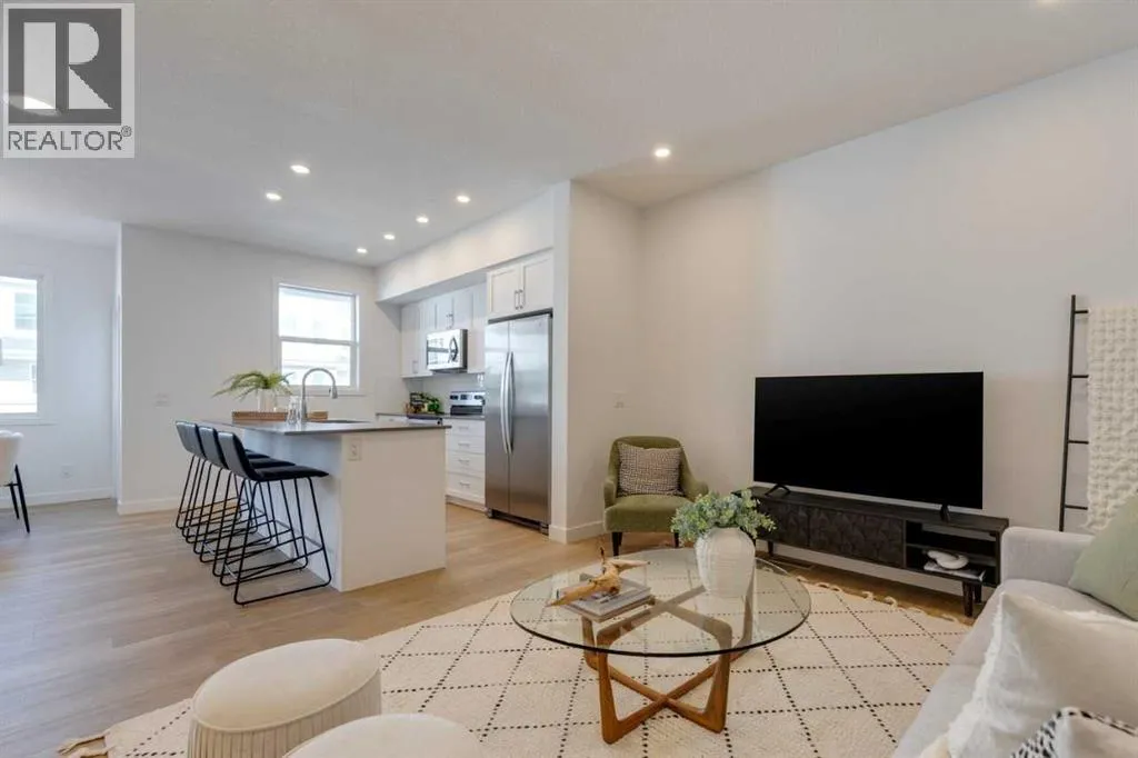 Row / Townhouse for rent: 303, 65 Belvedere Point Se, Calgary, Alberta T2A 7Y9