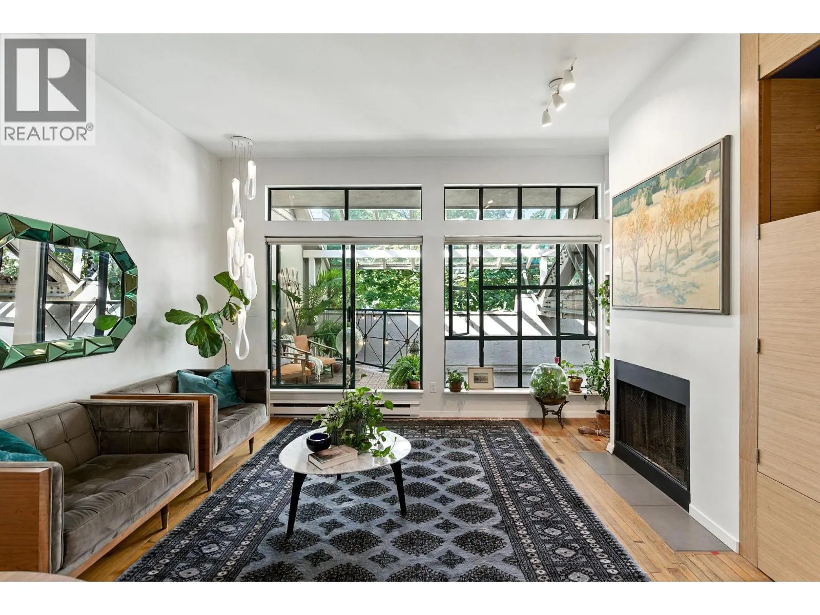 Apartment for rent: 303 700 E Pender Street, Vancouver, British Columbia V6A 1V7