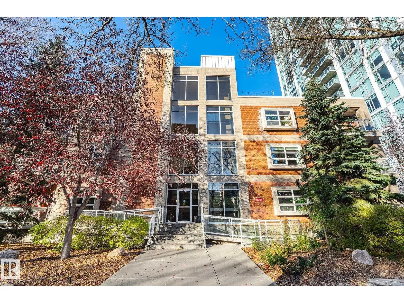 Apartment for rent: #303 9910 111 St Nw, Edmonton, Alberta T5K 1K2