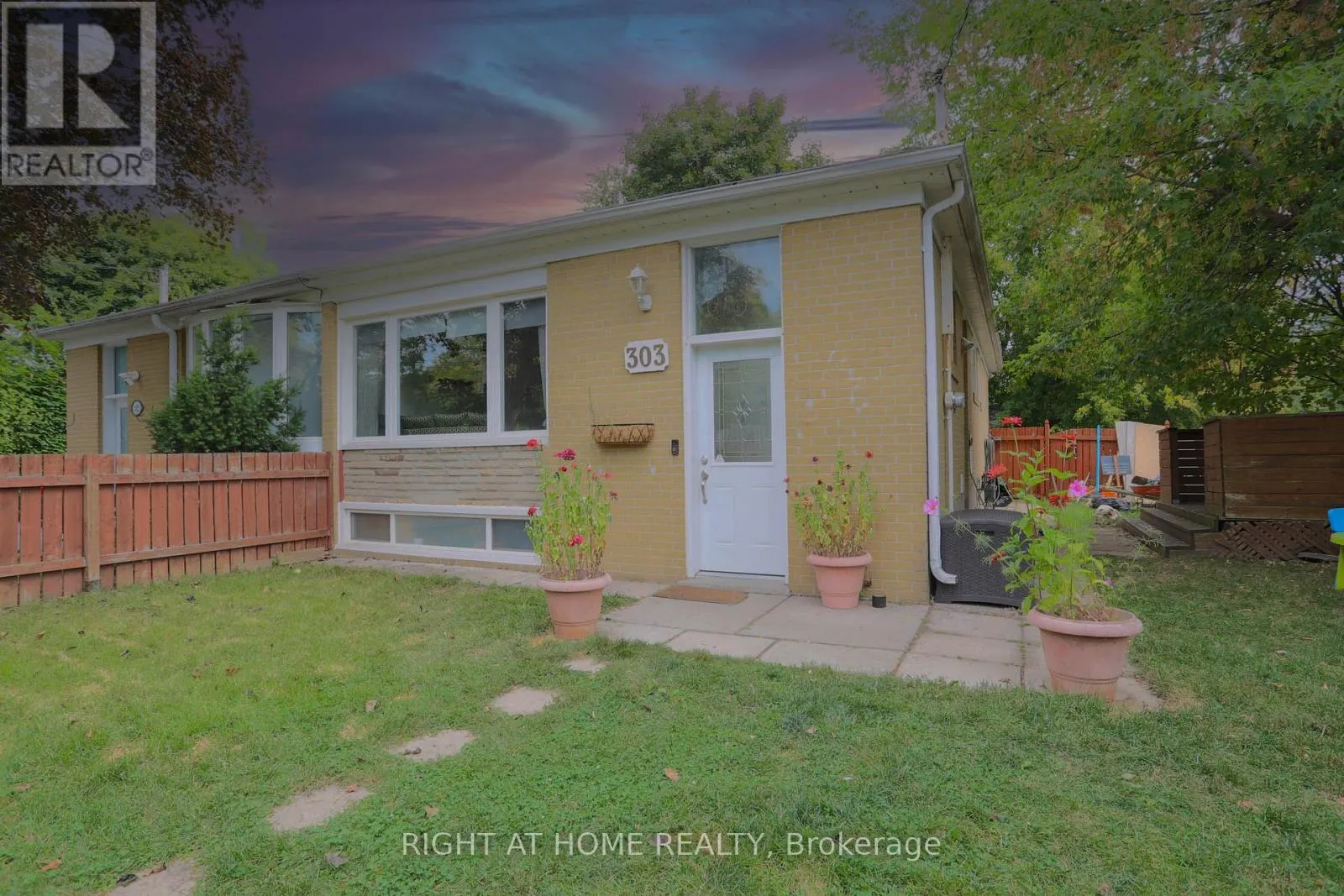 House for rent: 303 Blue Grass Boulevard, Richmond Hill, Ontario L4C 3H3