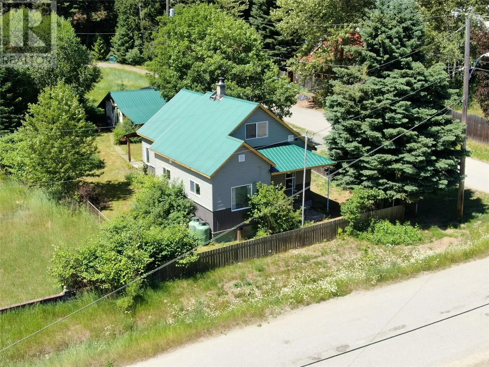 House for rent: 303 Fir Street, Ymir, British Columbia V0G 2K0