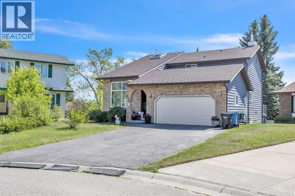 House for rent: 303 Ranchridge Bay Nw, Calgary, Alberta T3G 1V5