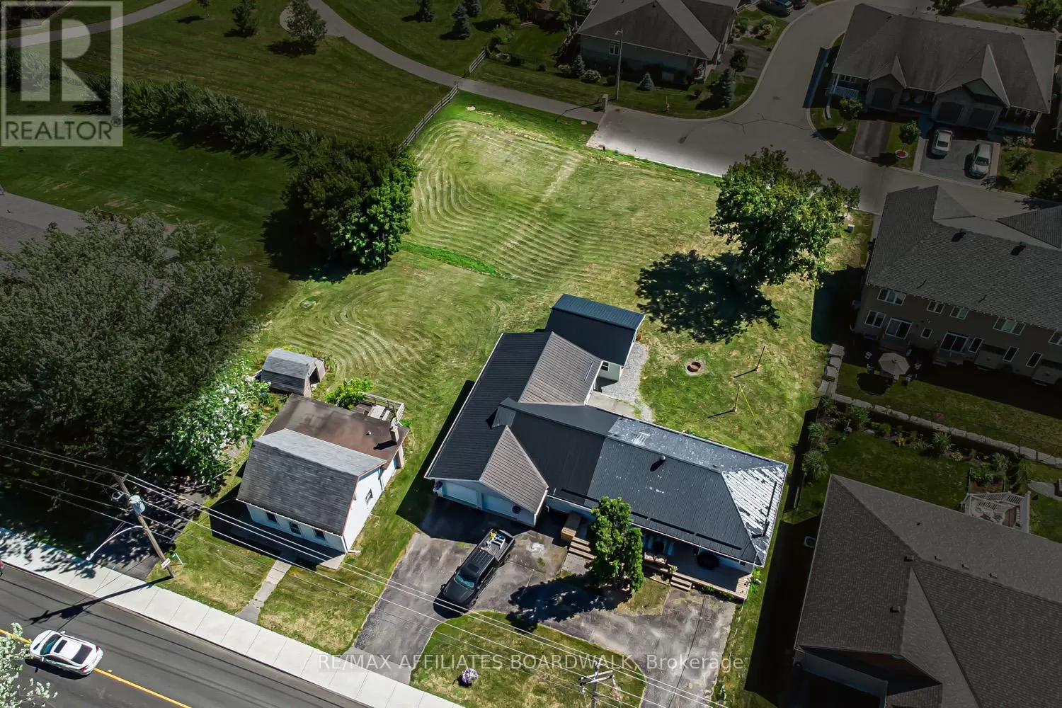 House for rent: 303-307 Donald B Munro Drive, Ottawa, Ontario K0A 1L0