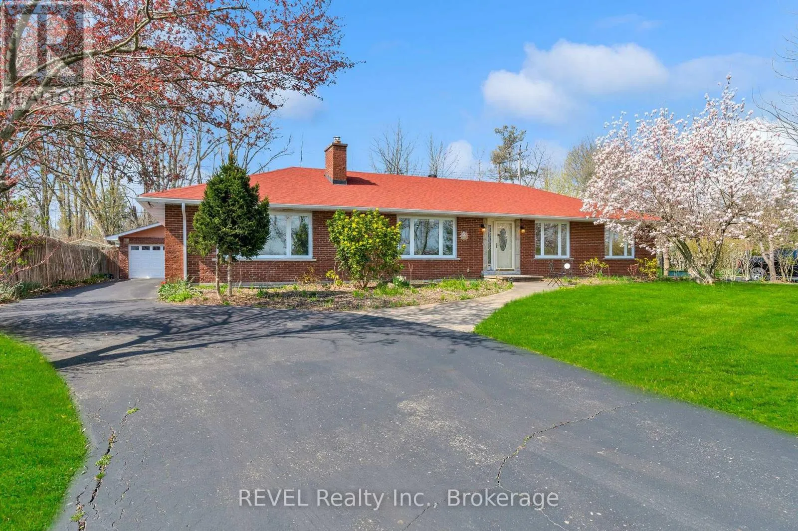 House for rent: 3035 Niagara Parkway, Fort Erie, Ontario L2A 5M4