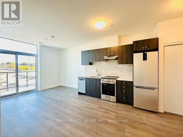 Apartment for rent: 303b - 715 Davis Drive, Newmarket, Ontario L3Y 0J2