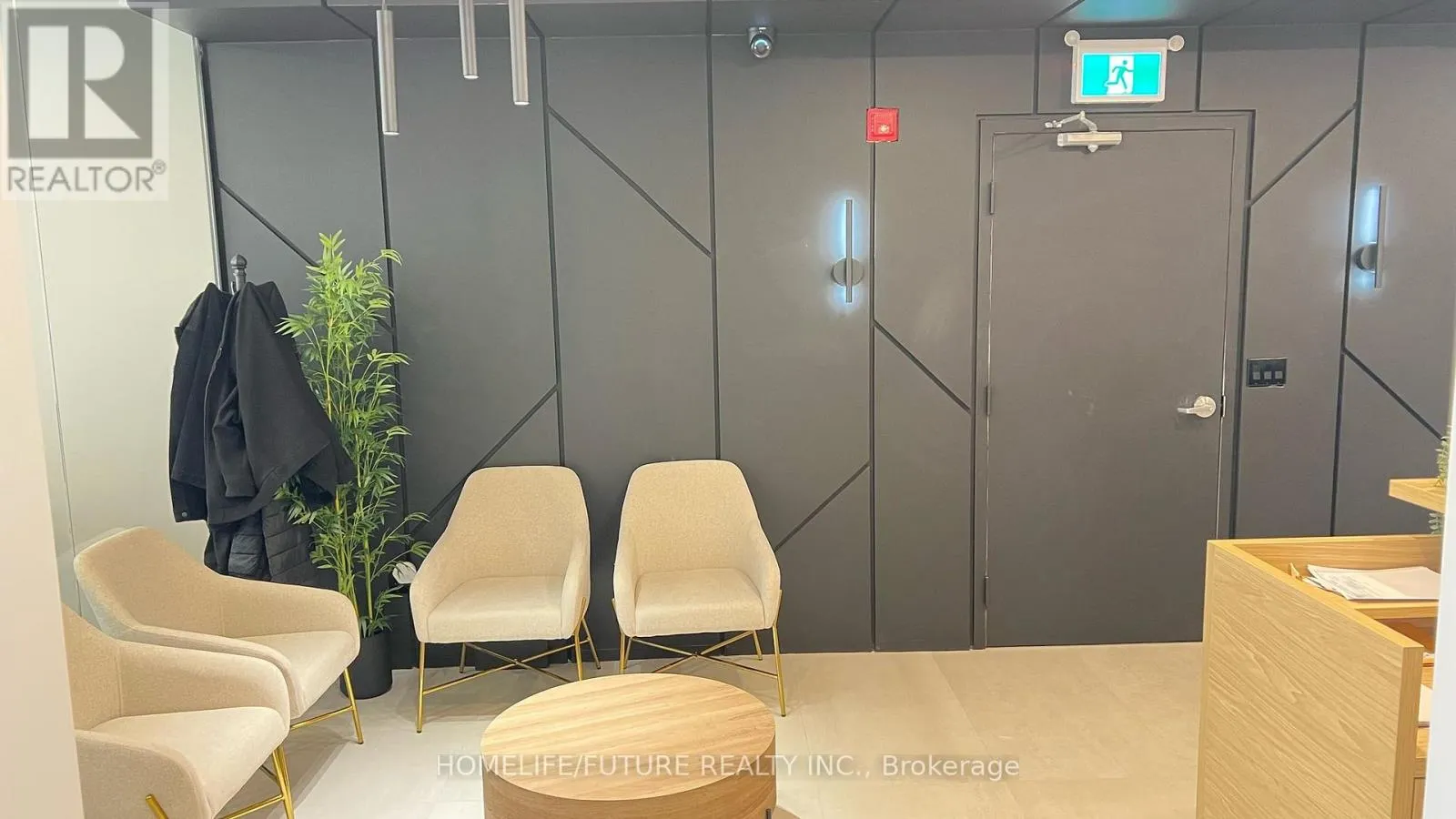 Offices for rent: 303(bigger Unit) - 2225 Markham Road, Toronto, Ontario M1B 2W4