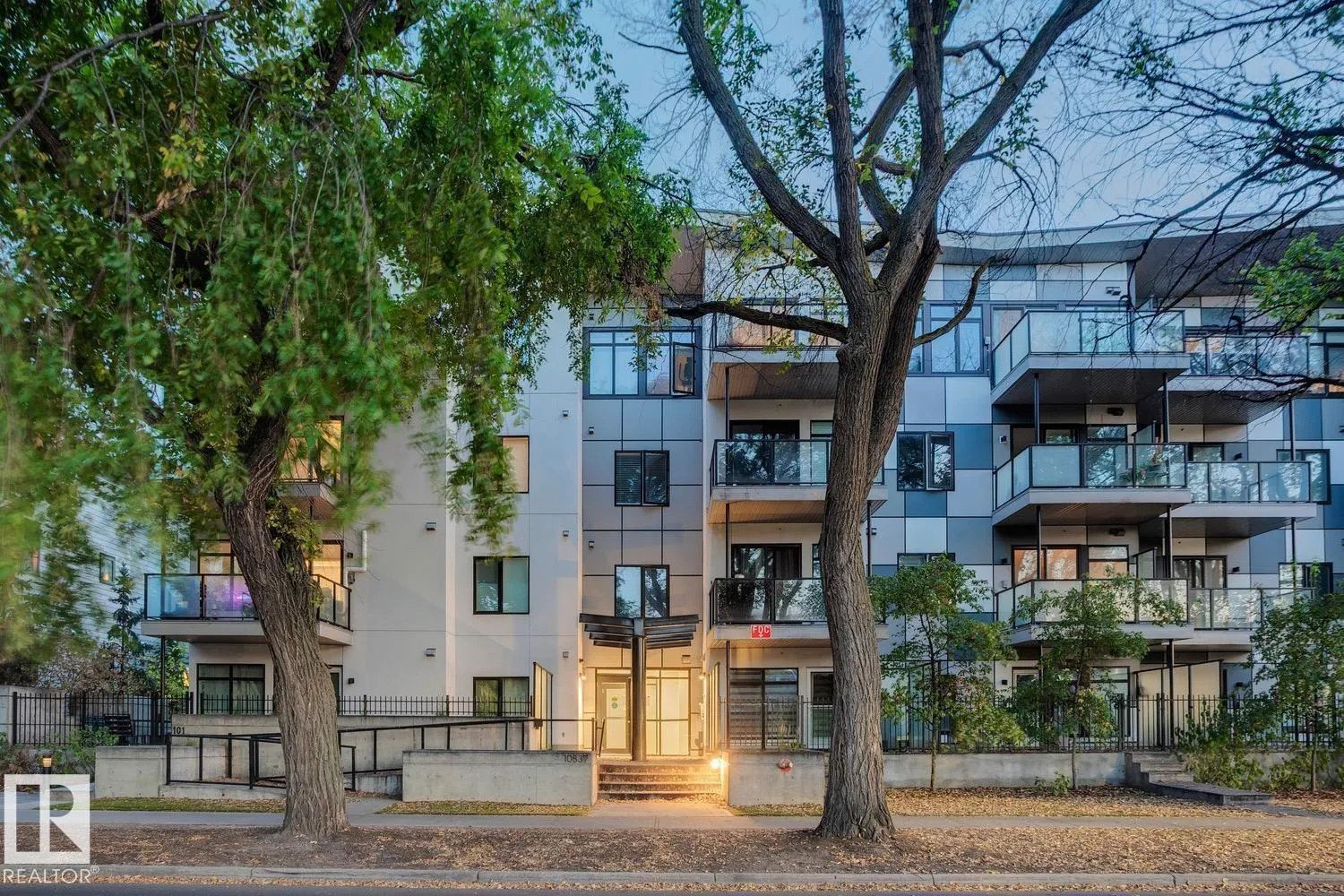 Apartment for rent: #304 10837 83 Av Nw, Edmonton, Alberta T6E 2E6