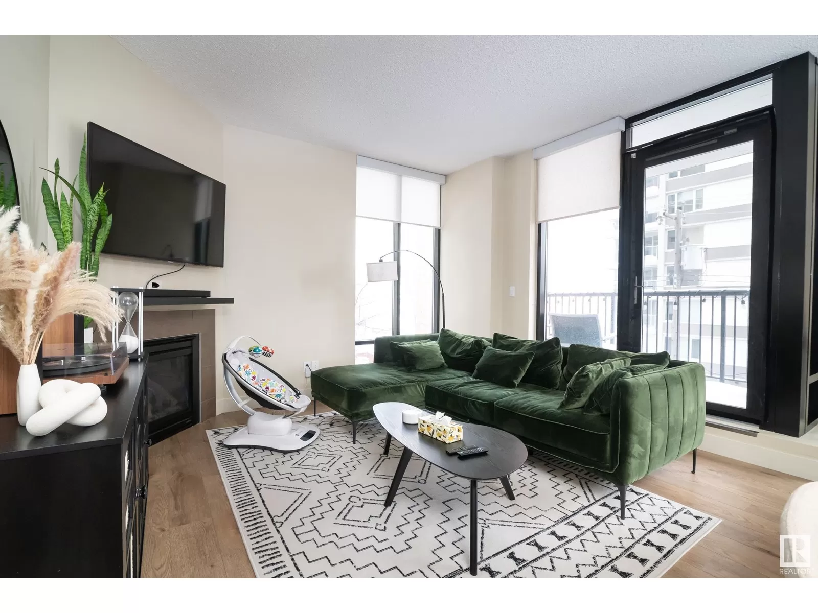 Apartment for rent: #304 11933 Jasper Av Nw, Edmonton, Alberta T5K 0P1