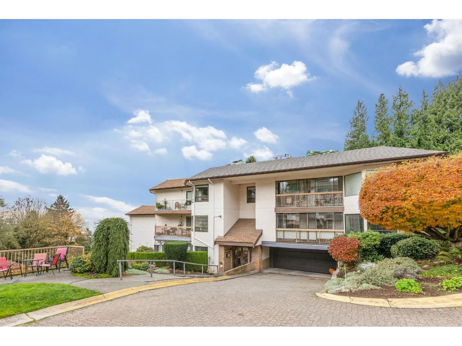 Apartment for rent: 304 1351 Vidal Street, White Rock, British Columbia V4B 5G7