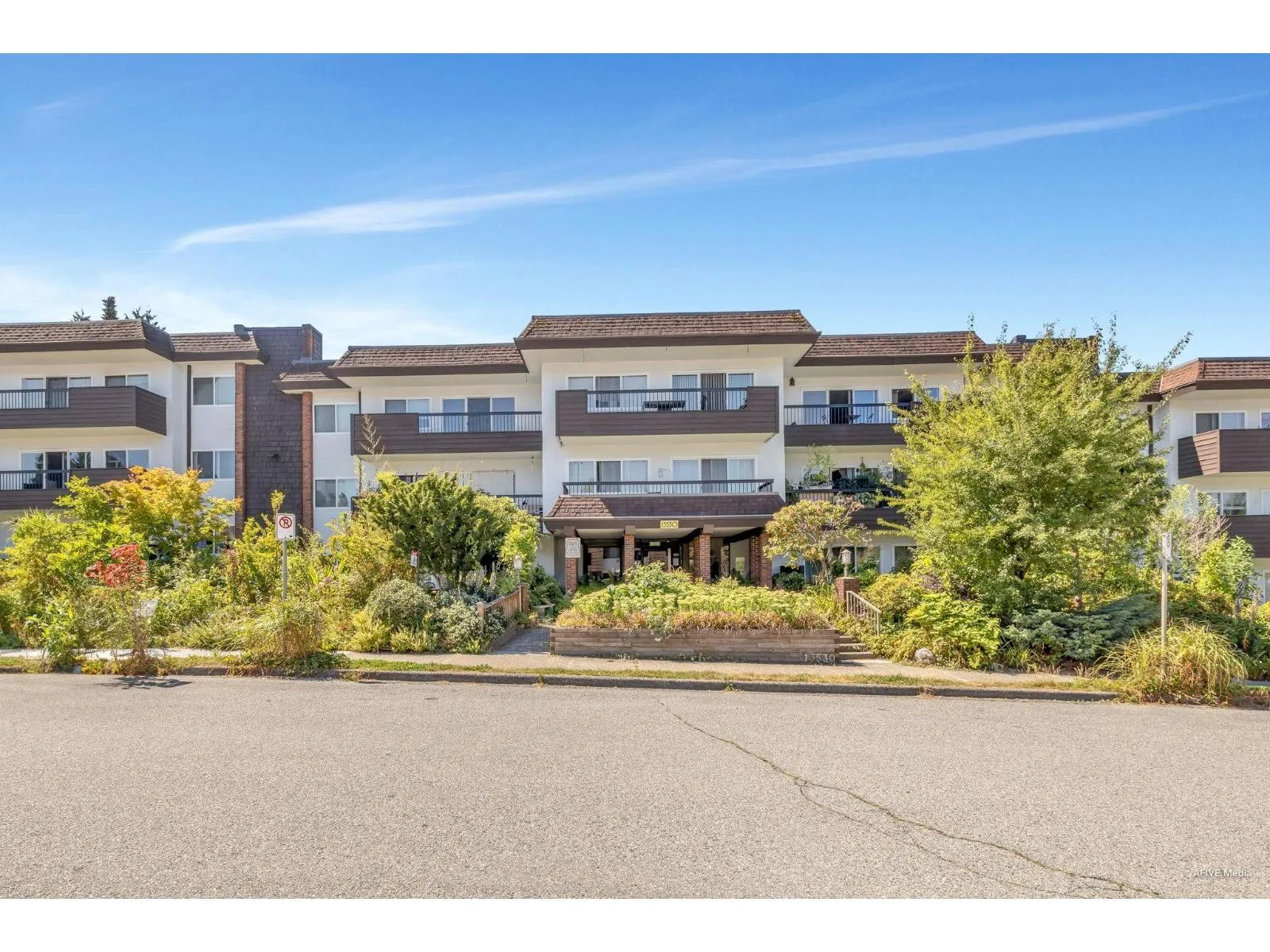 Apartment for rent: 304 13530 Hilton Road, Surrey, British Columbia V3R 5J4