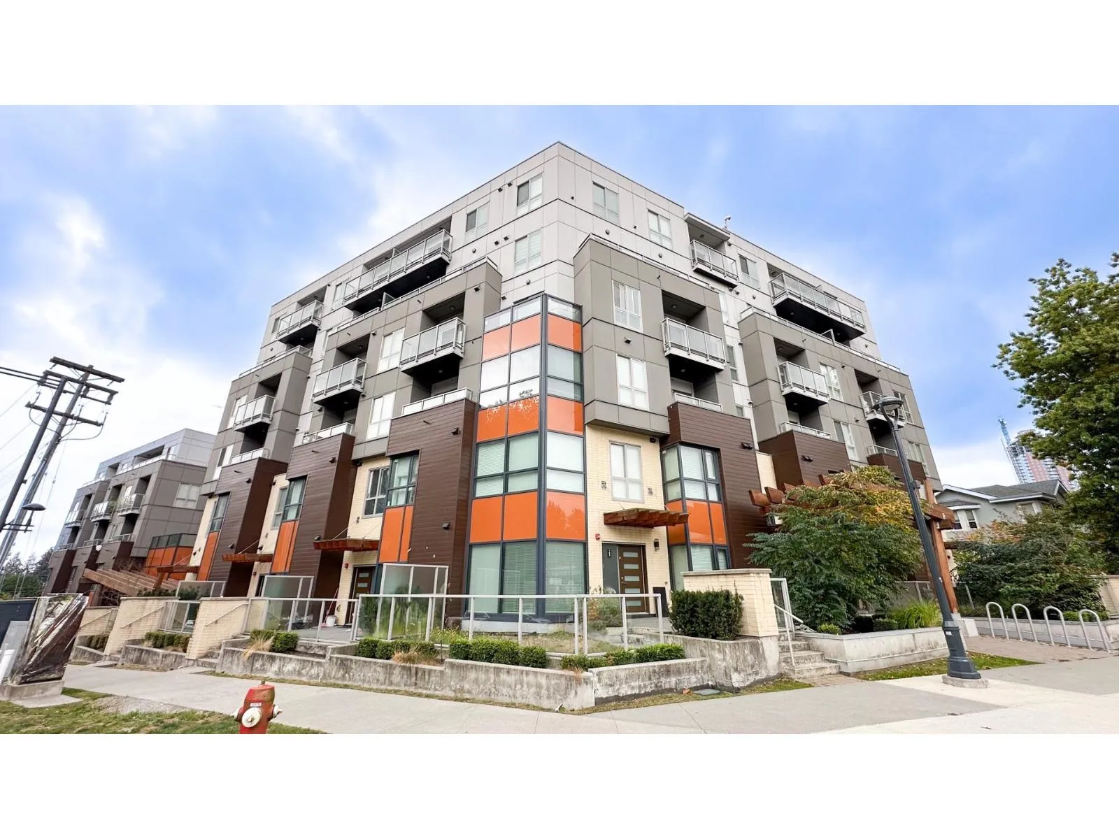 Apartment for rent: 304 13978 Fraser Highway, Surrey, British Columbia V3T 0P2