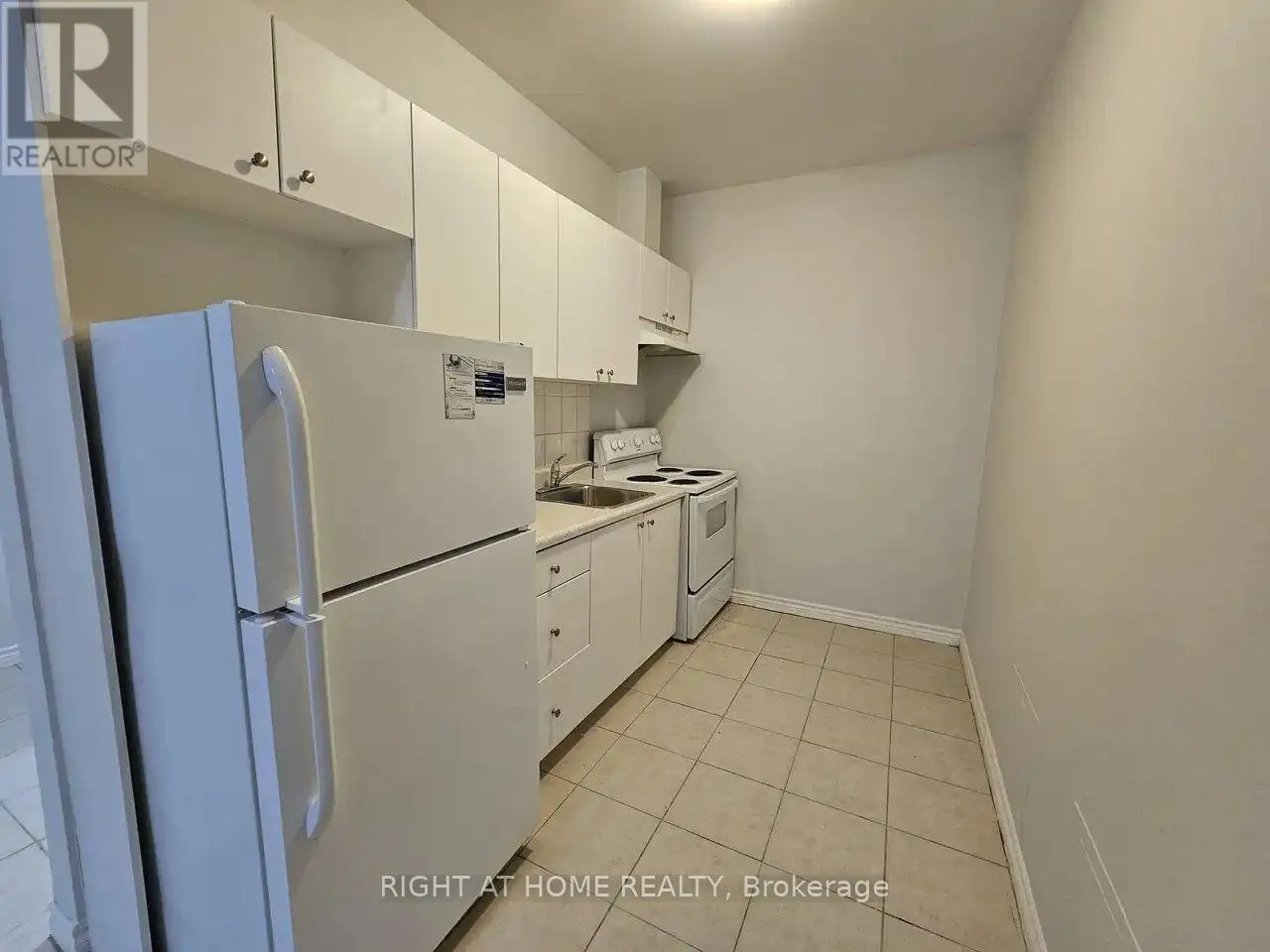 Other for rent: 304 - 1807 Eglinton Avenue W, Toronto, Ontario M6E 2H7