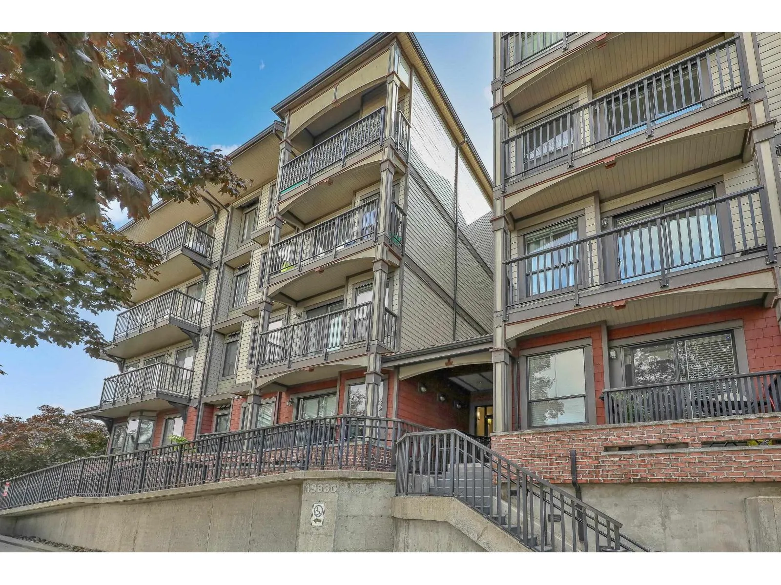 Apartment for rent: 304 19830 56 Avenue, Langley, British Columbia V3A 0A5