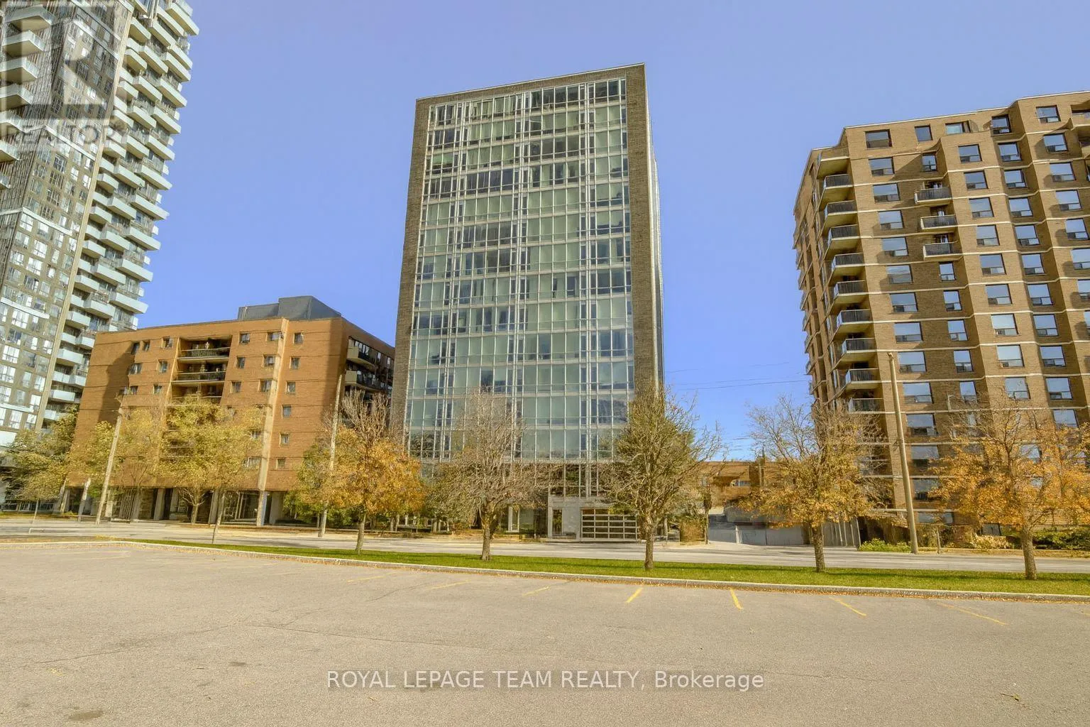 Apartment for rent: 304 - 201 Parkdale Avenue, Ottawa, Ontario K1Y 1E8