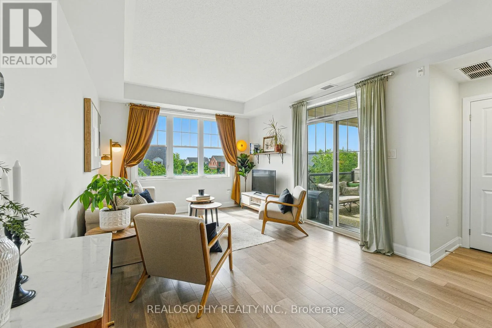 Row / Townhouse for rent: 304 - 2333 Sawgrass Drive, Oakville, Ontario L6H 0L2