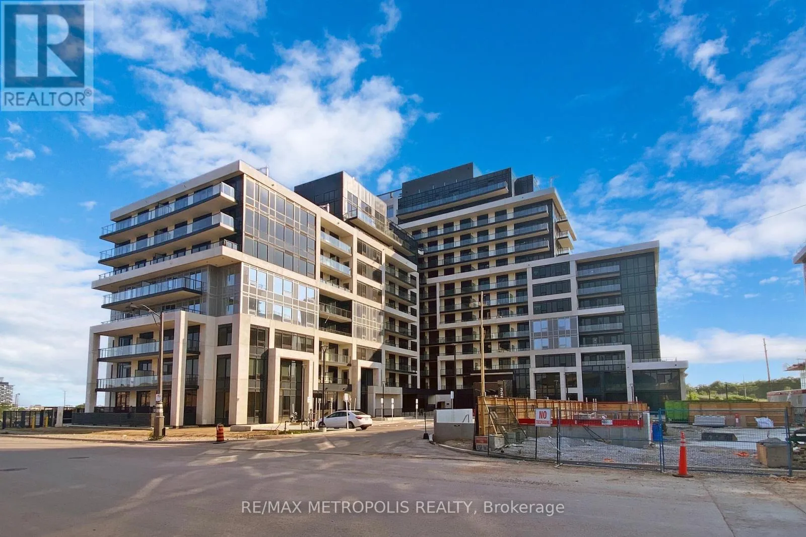 Apartment for rent: 304 - 3200 William Coltson Avenue, Oakville, Ontario L6H 7C2