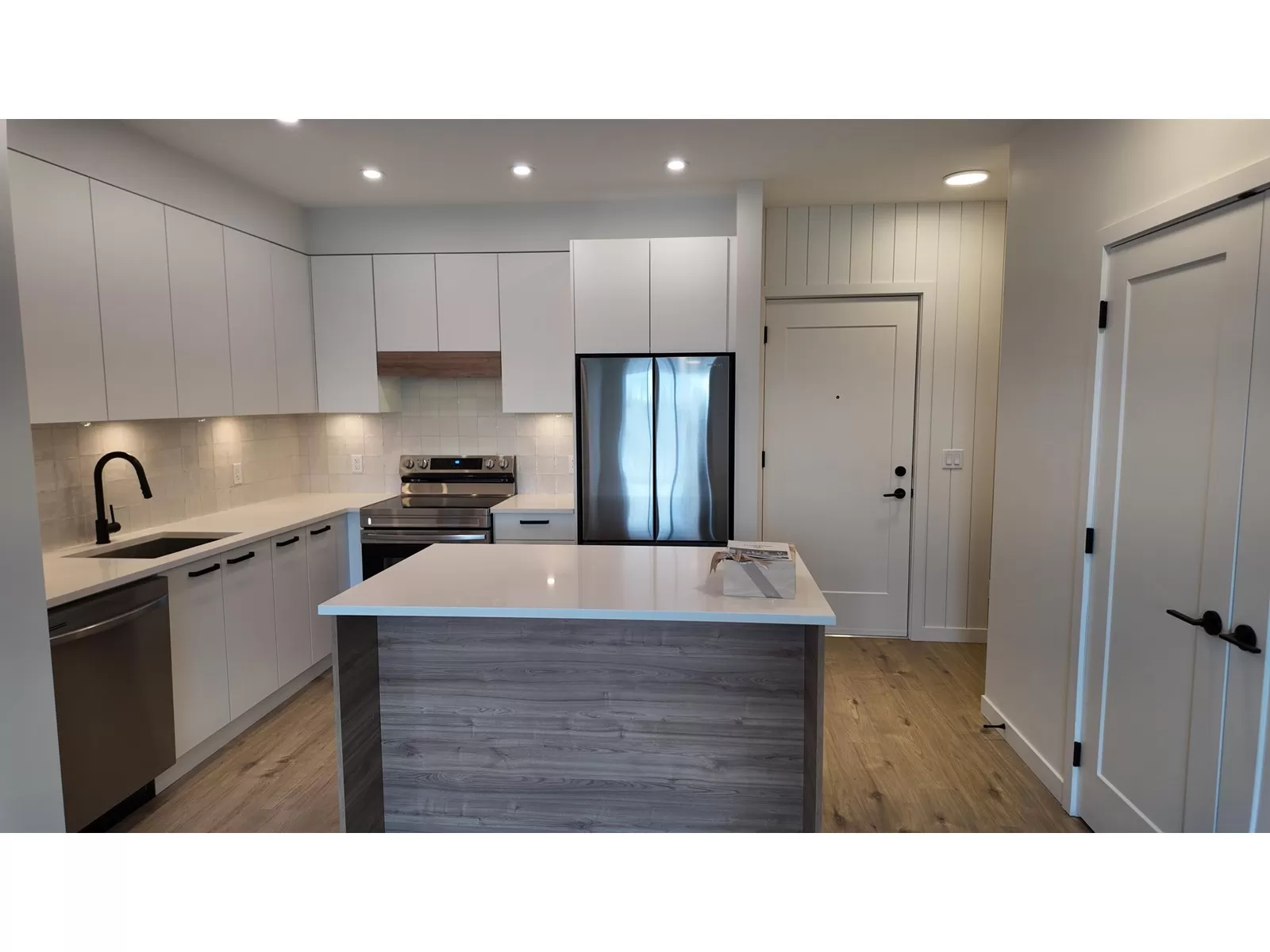 Apartment for rent: 304 33920 Best Avenue, Mission, British Columbia V2V 7A4