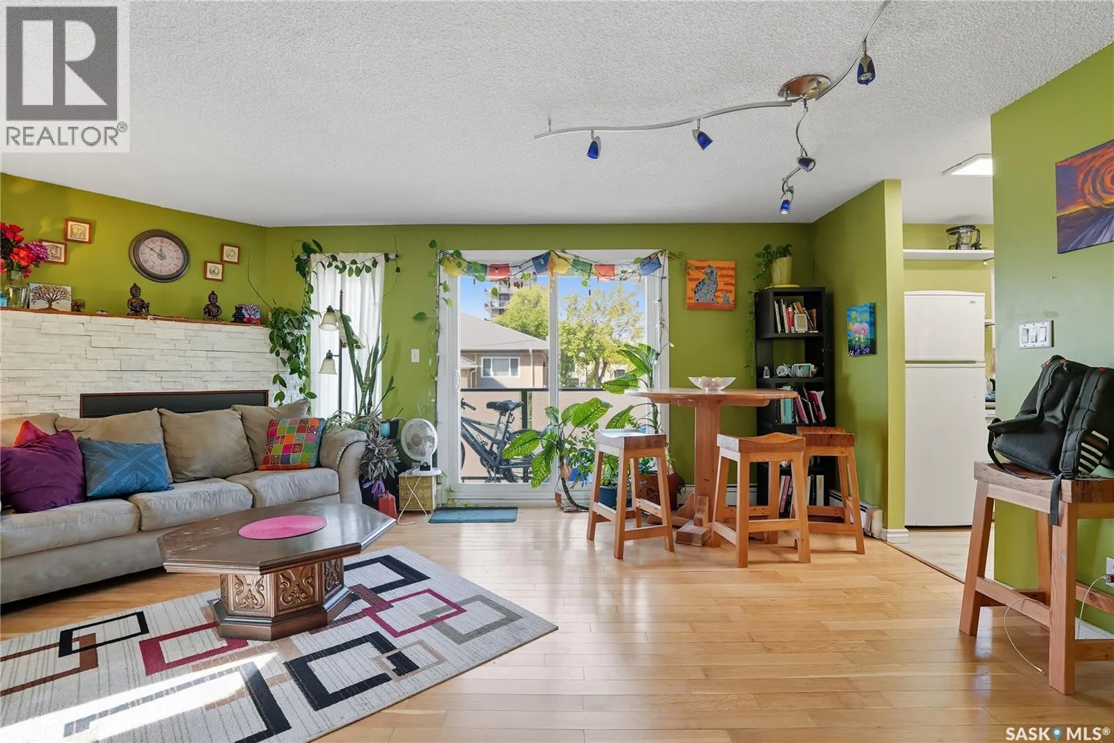 Apartment for rent: 304 423 4th Avenue N, Saskatoon, Saskatchewan S7K 2M4