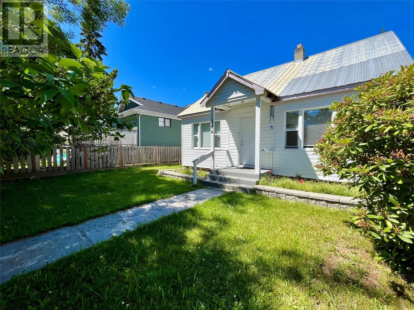 House for rent: 304 7th Avenue Nw, Nakusp, British Columbia V0G 1R0