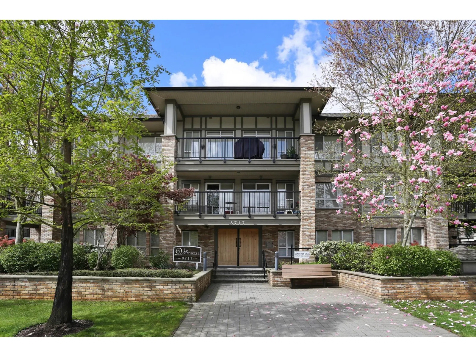 Apartment for rent: 304 8717 160 Street, Surrey, British Columbia V4N 5X7