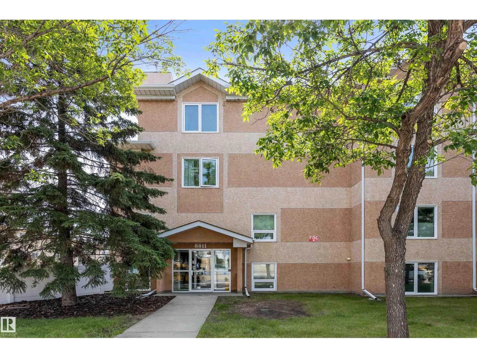 Apartment for rent: #304 8811 106a Av Nw, Edmonton, Alberta T5H 3Y7