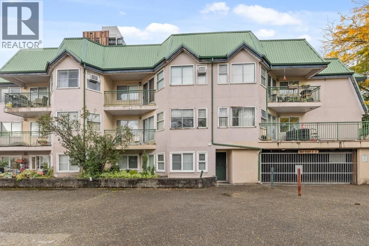 Apartment for rent: 304 918 Roderick Avenue, Coquitlam, British Columbia V3K 1R1