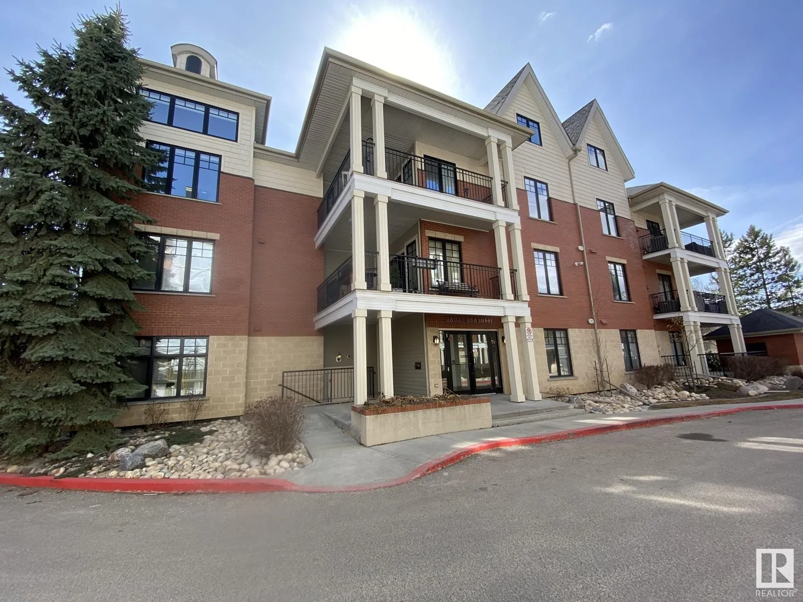 Apartment for rent: #304 9803 96a St Nw, Edmonton, Alberta T6A 4A5