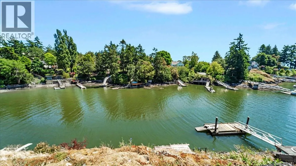 House for rent: 304 Bessborough Ave, View Royal, British Columbia V9B 1T7