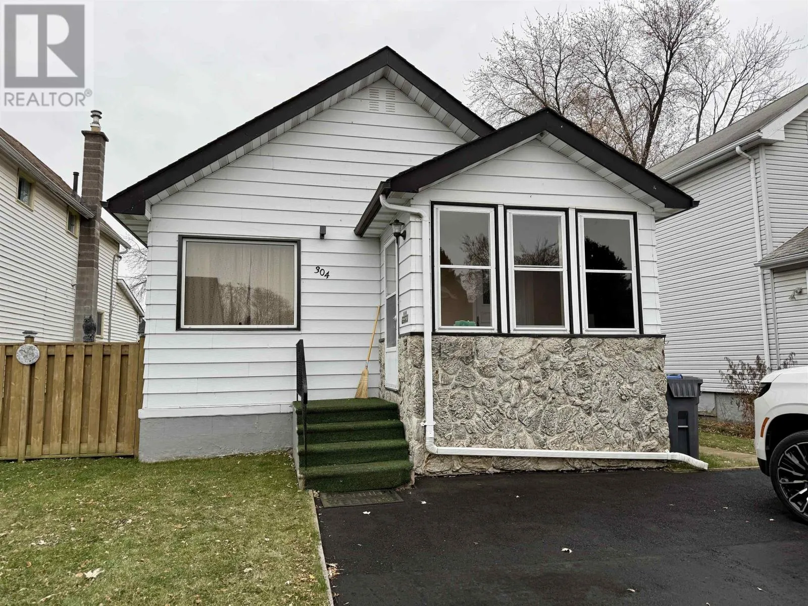 304 Cameron St, Thunder Bay, Ontario P7C 2G9