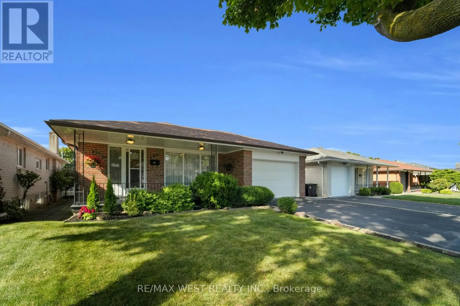 House for rent: 304 La Rose Avenue, Toronto, Ontario M9P 1B9