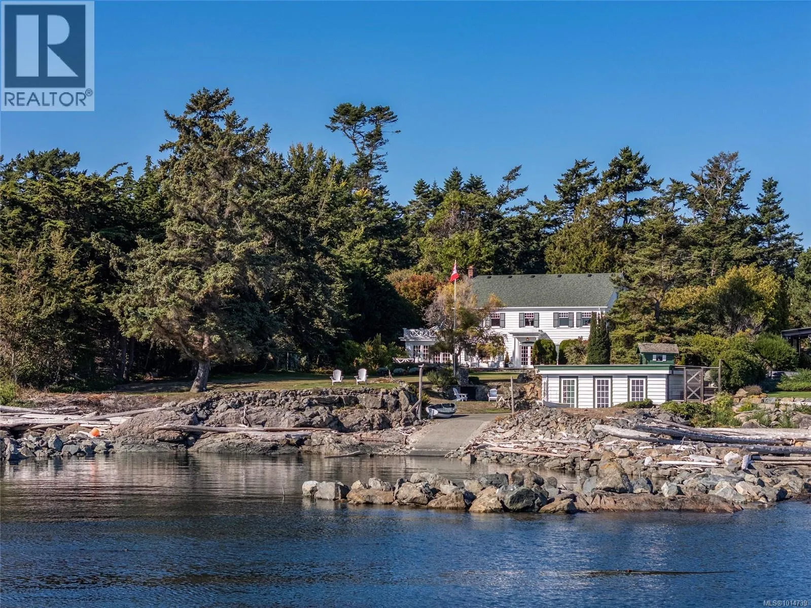 House for rent: 3045 Mcanally Rd, Saanich, British Columbia V8N 1T3