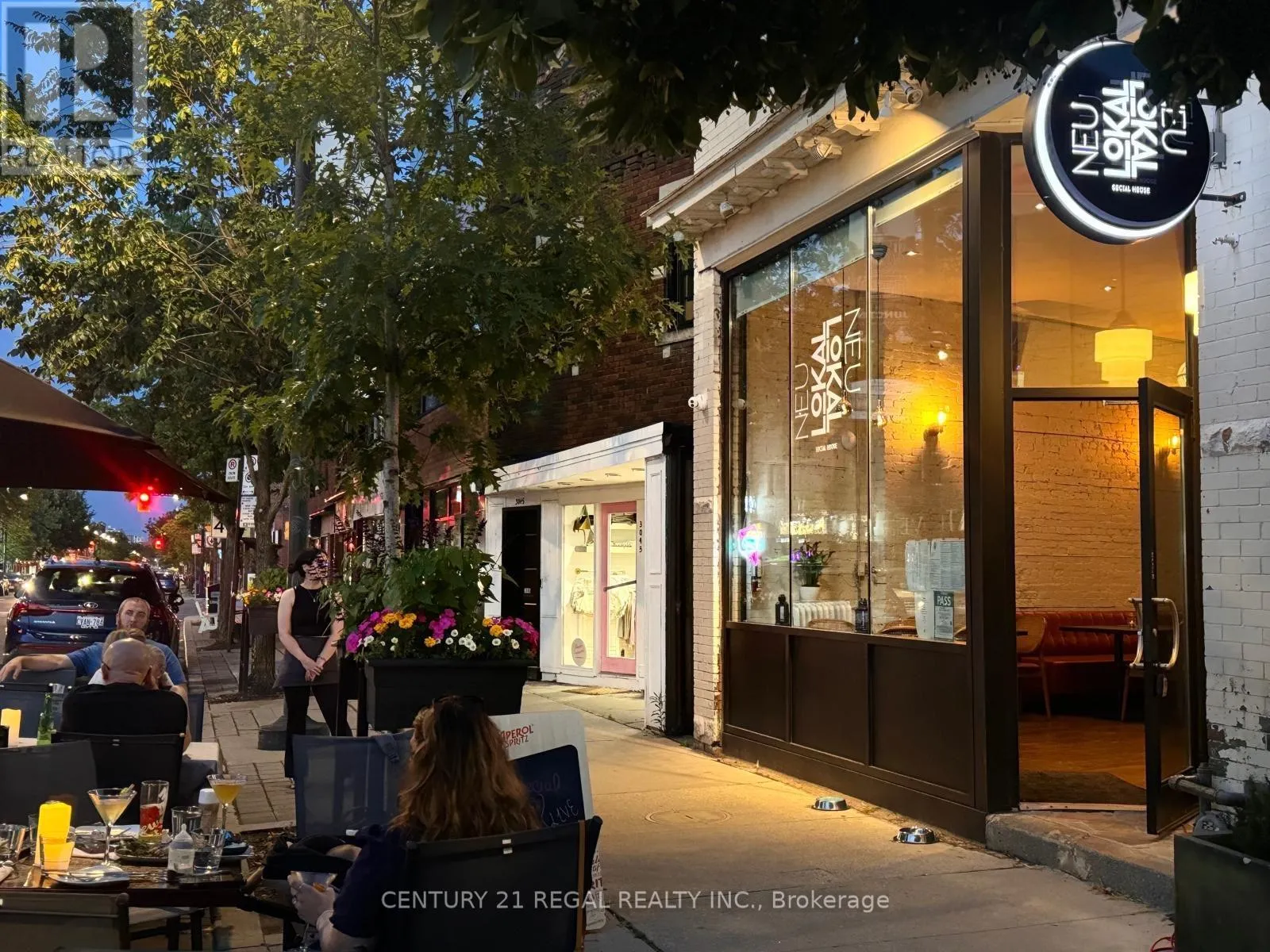 3047 Dundas Street W, Toronto, Ontario M6P 1Z5