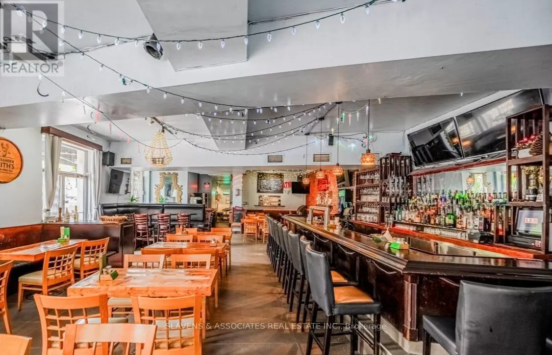 3048 Dundas Street W, Toronto, Ontario M6P 1Z3