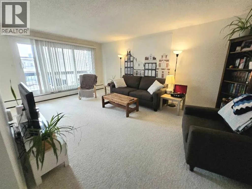 Apartment for rent: 305, 11455 41 Avenue Nw, Edmonton, Alberta T6J 0T9