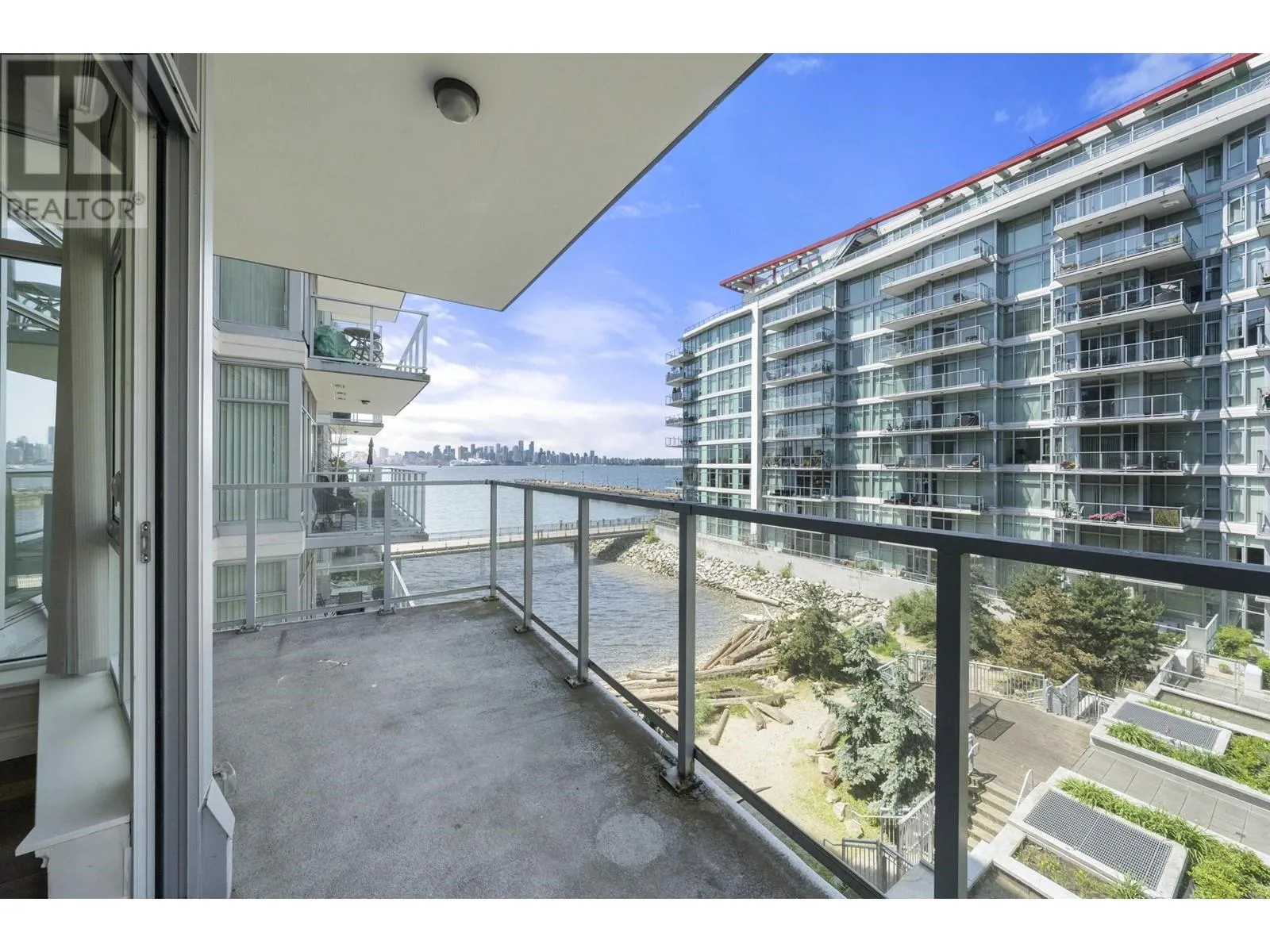 Apartment for rent: 305 185 Victory Ship Way, North Vancouver, British Columbia V7L 0G2