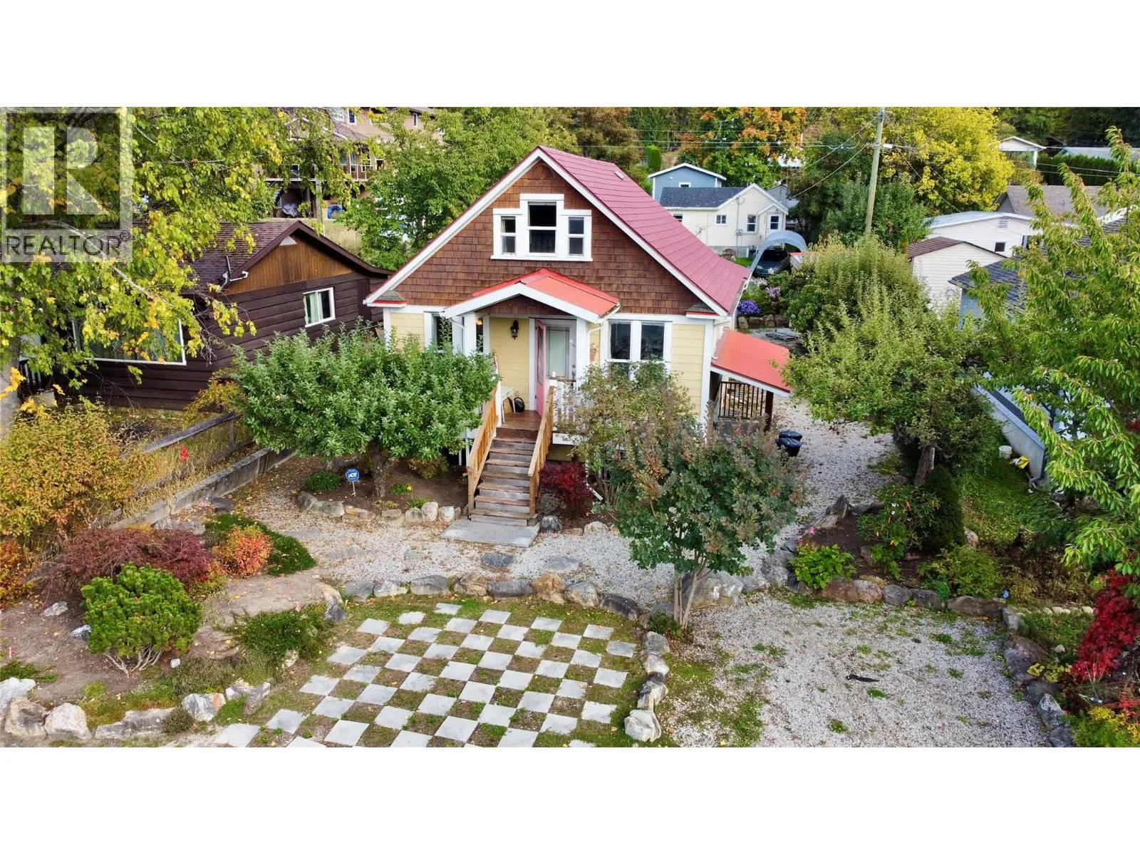 House for rent: 305 1st  Nw Avenue, Nakusp, British Columbia V0G 1R0