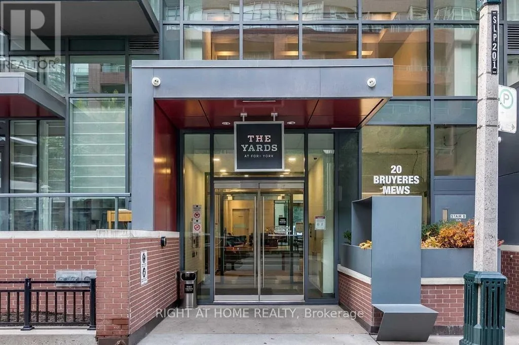 Apartment for rent: 305 - 20 Bruyeres Mews, Toronto, Ontario M5V 0G8