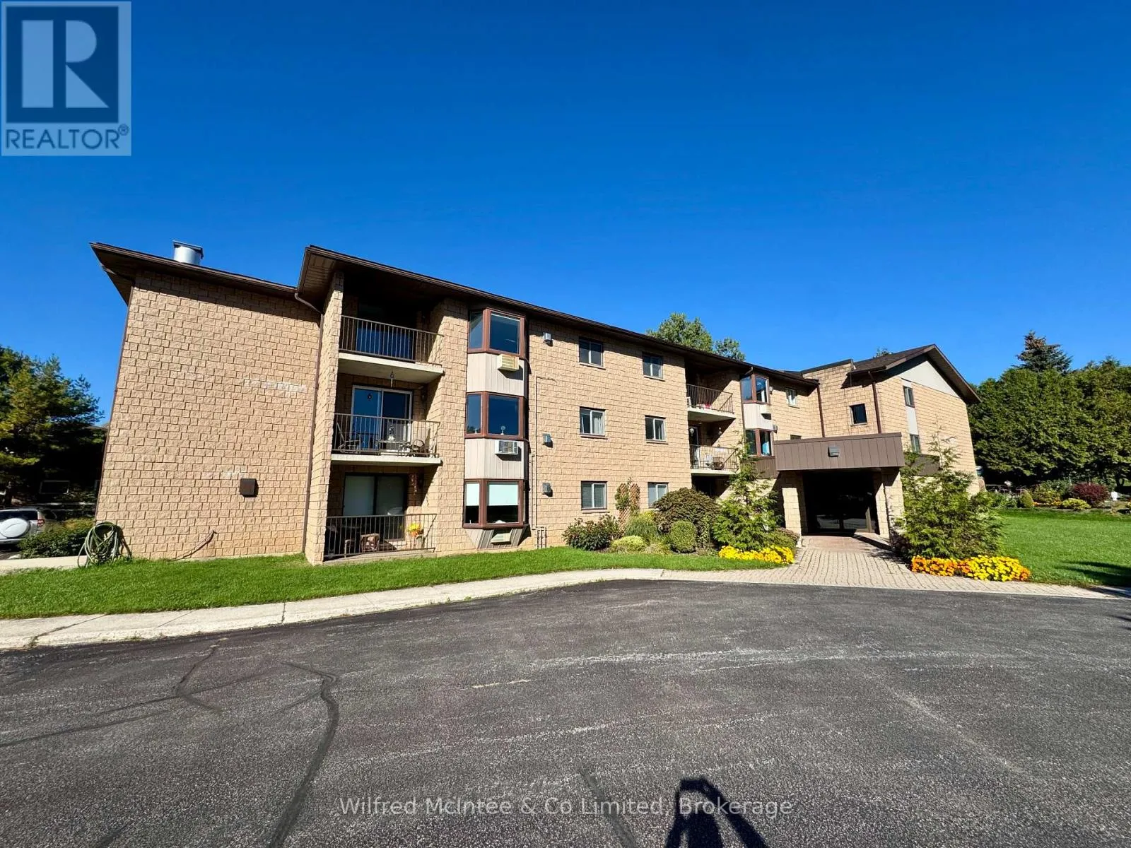 Apartment for rent: 305 - 225 Hinks Street, Brockton, Ontario N0G 2V0