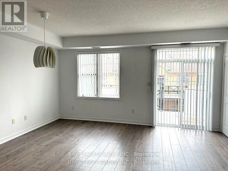 Row / Townhouse for rent: 305 - 2333 Sawgrass Drive, Oakville, Ontario L6H 0L2