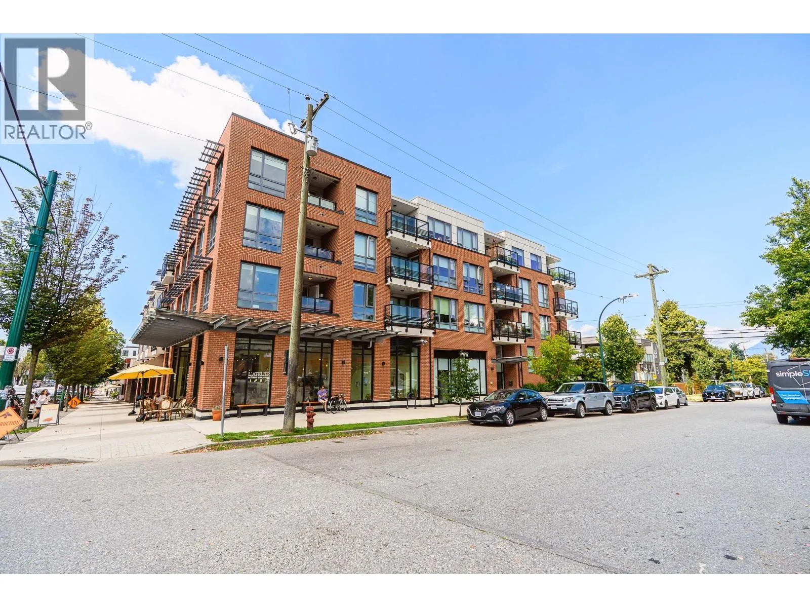 Apartment for rent: 305 2477 Carolina Street, Vancouver, British Columbia V5T 0G8