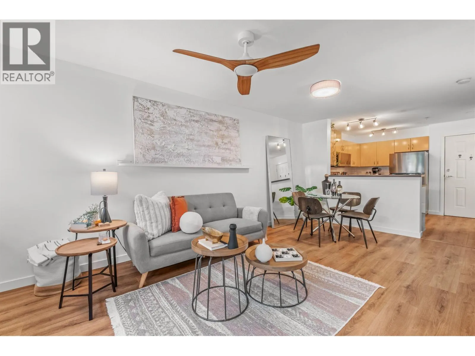 Apartment for rent: 305 305 Lonsdale Avenue, North Vancouver, British Columbia V7M 3G3